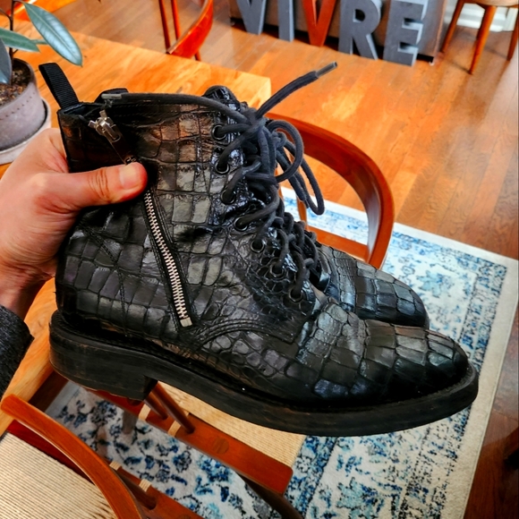 Saint Laurent crocodile embossed combat boots - Picture 3 of 8